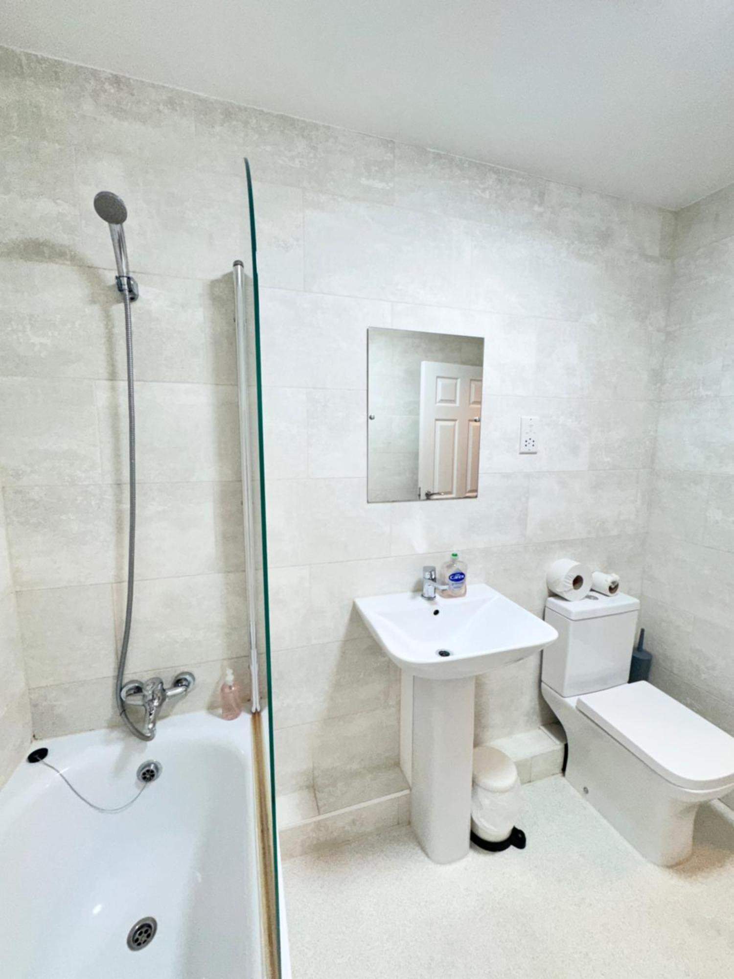 Relaxing Airport Rooms Stanwell Ngoại thất bức ảnh